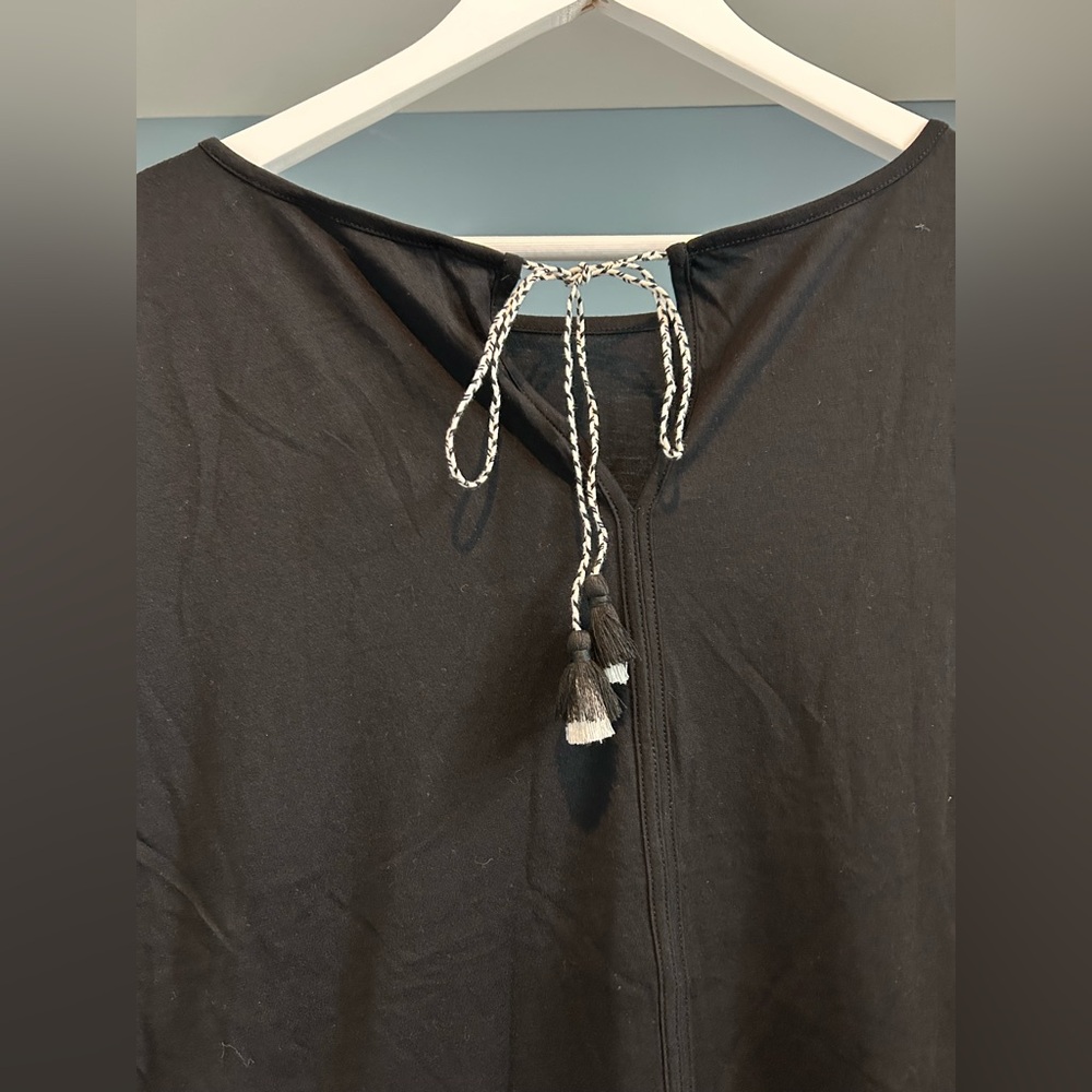 NWT LOFT Black Short Sleeve Tee. Size large. Black/white back tie with tassels. - Picture 3 of 12